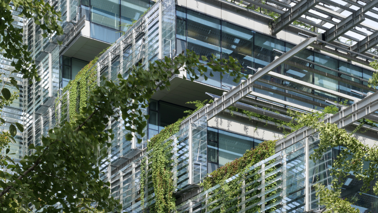 El vidrio como aliado en la construcción de edificios sostenibles: innovación y eficiencia para una arquitectura eco-friendly